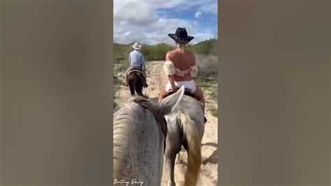 britney spears topless horseback riding|Britney Spears goes horseback riding TOPLESS in the desert。